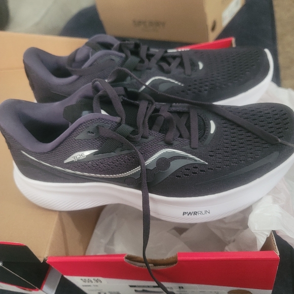 Womens saucony size 8 running shoes - Picture 1 of 3